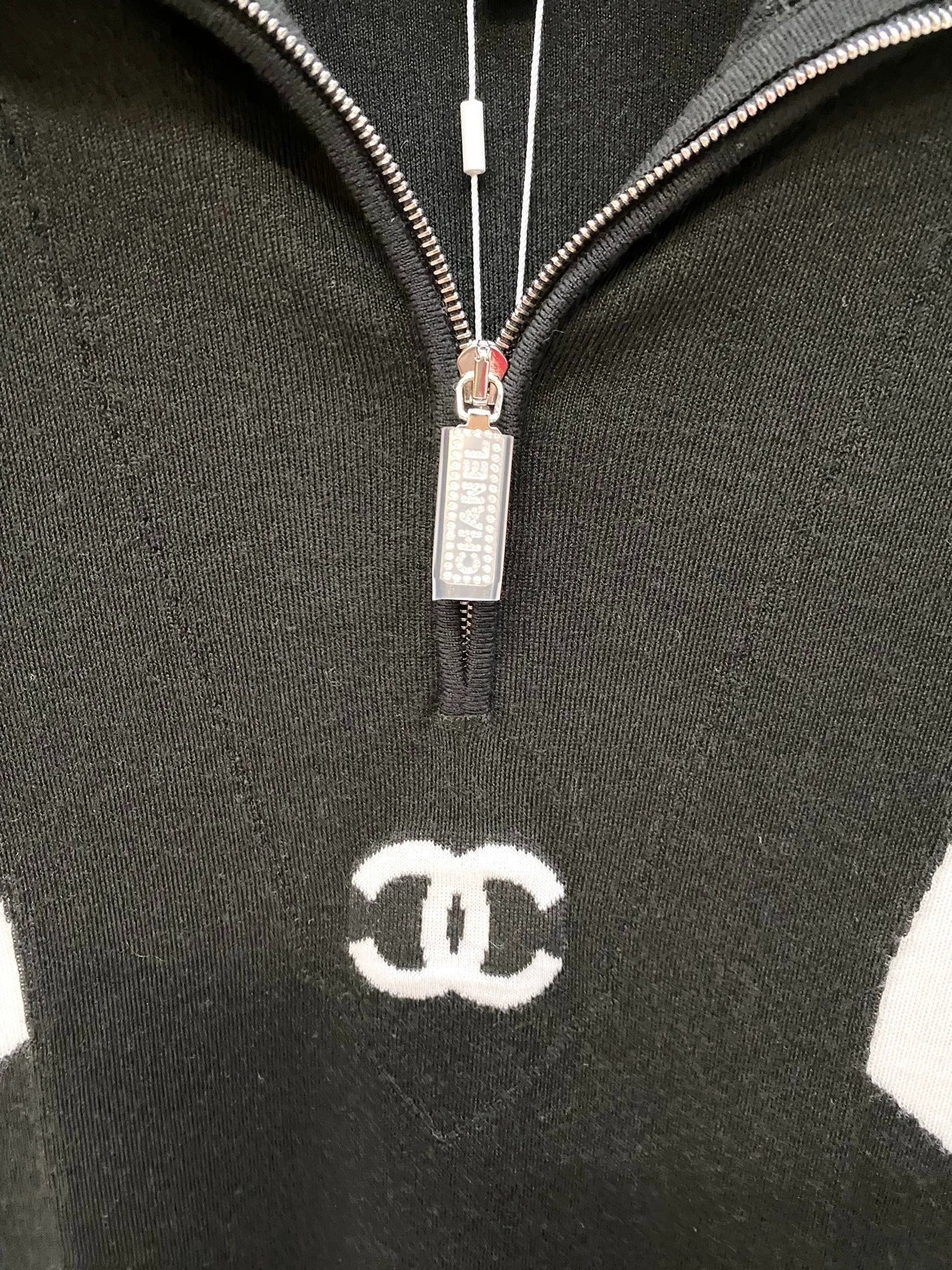 25 black and white cashmere knit