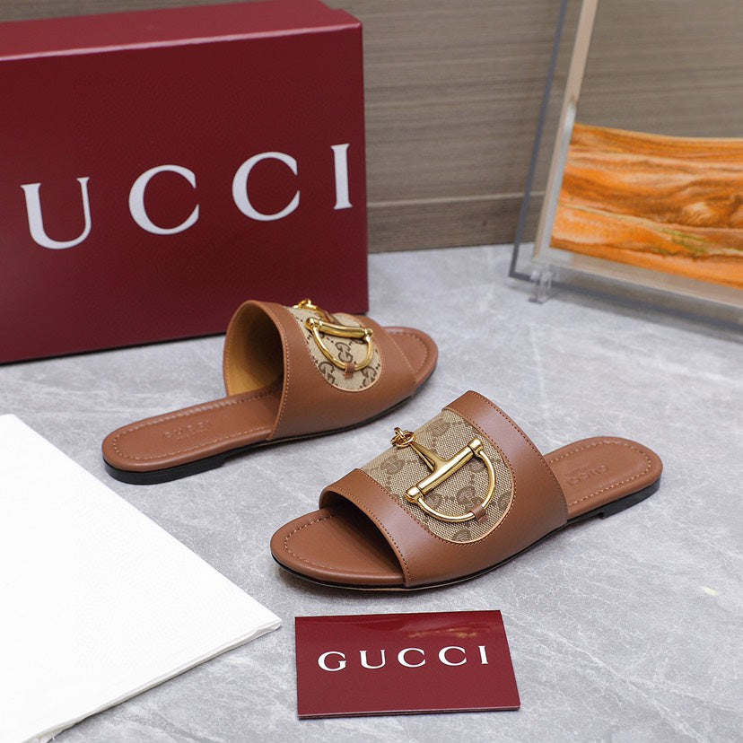 25 Chain buckle sandals