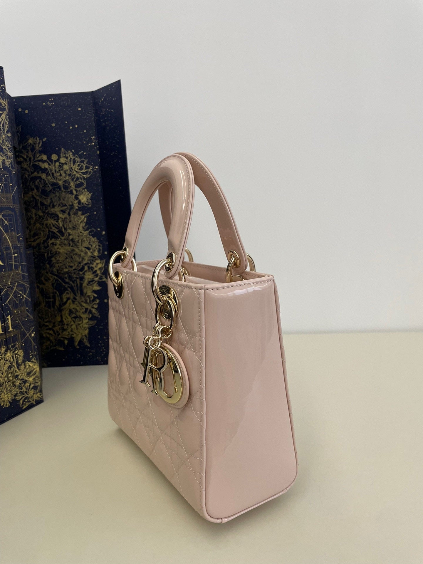 25 Lady four-compartment patent leather bag