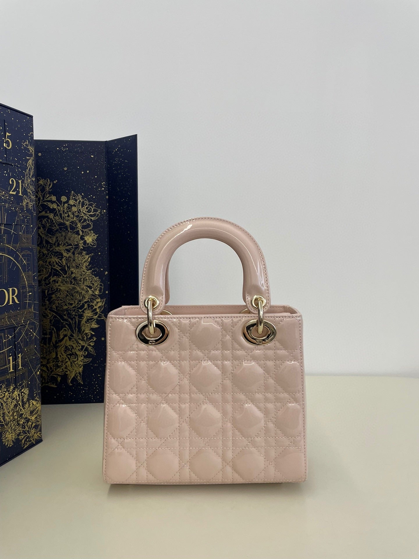 25 Lady four-compartment patent leather bag