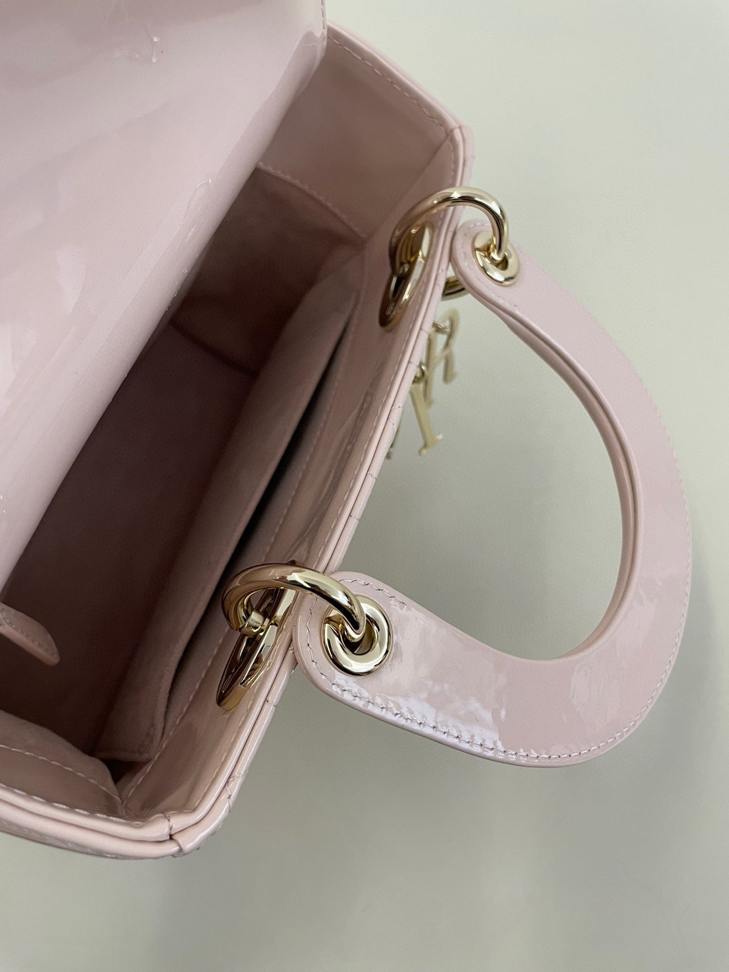 25 Lady four-compartment patent leather bag