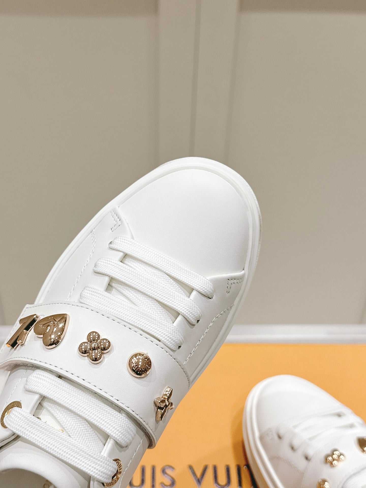 25 New four-leaf clover π sunflower π charm small white shoes