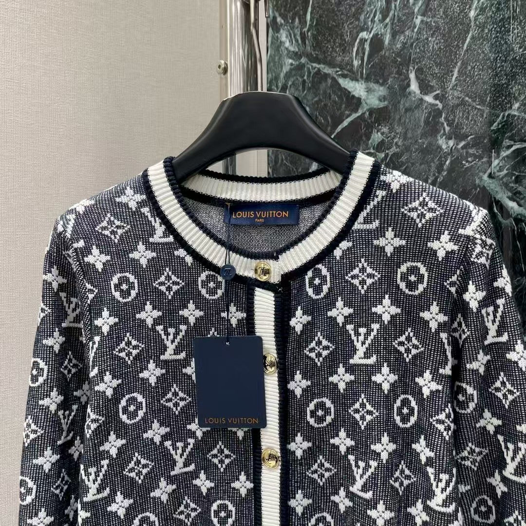 25 Early Autumn New Round Neck Knitted Jacket