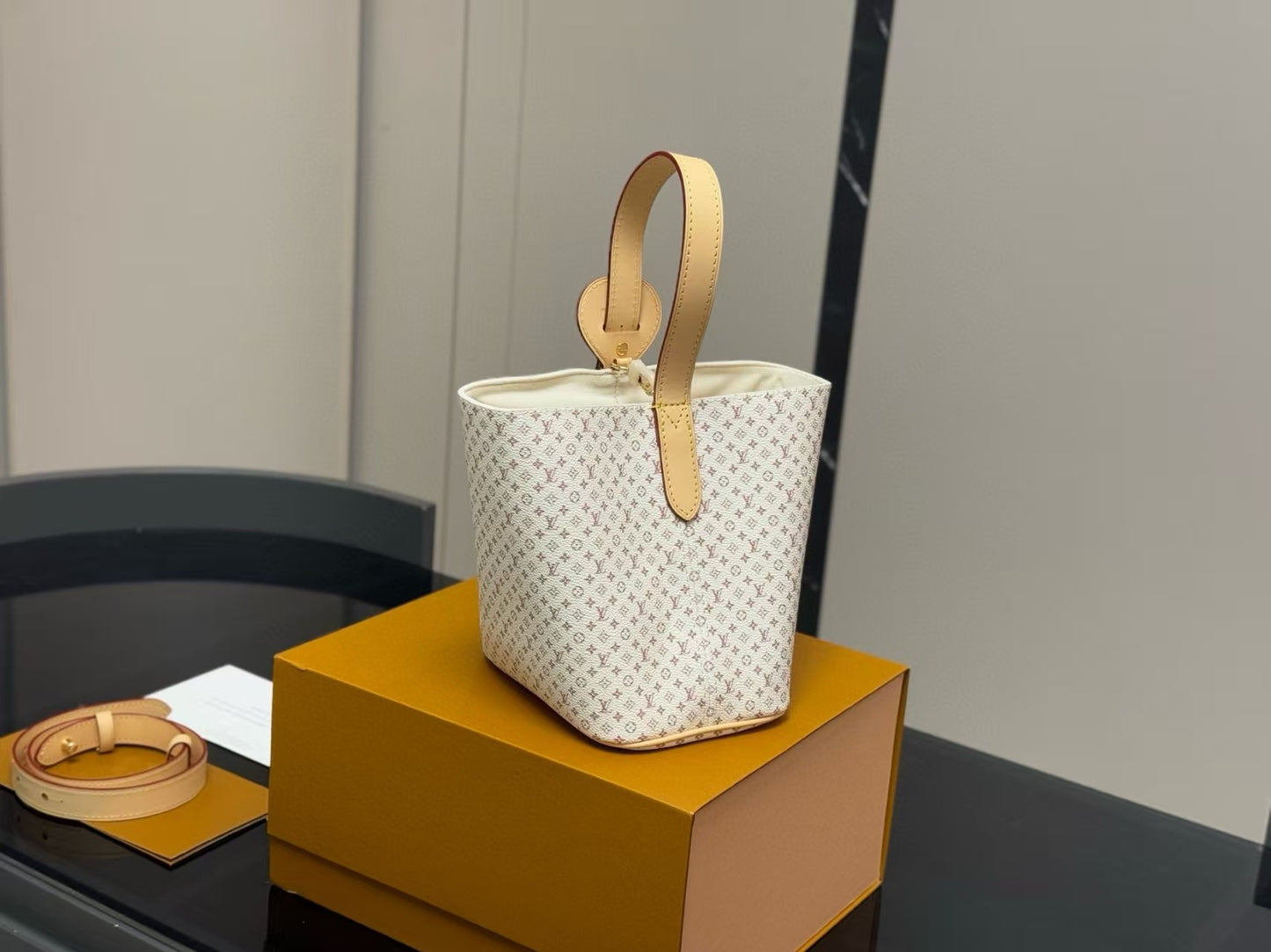 Bucket bag