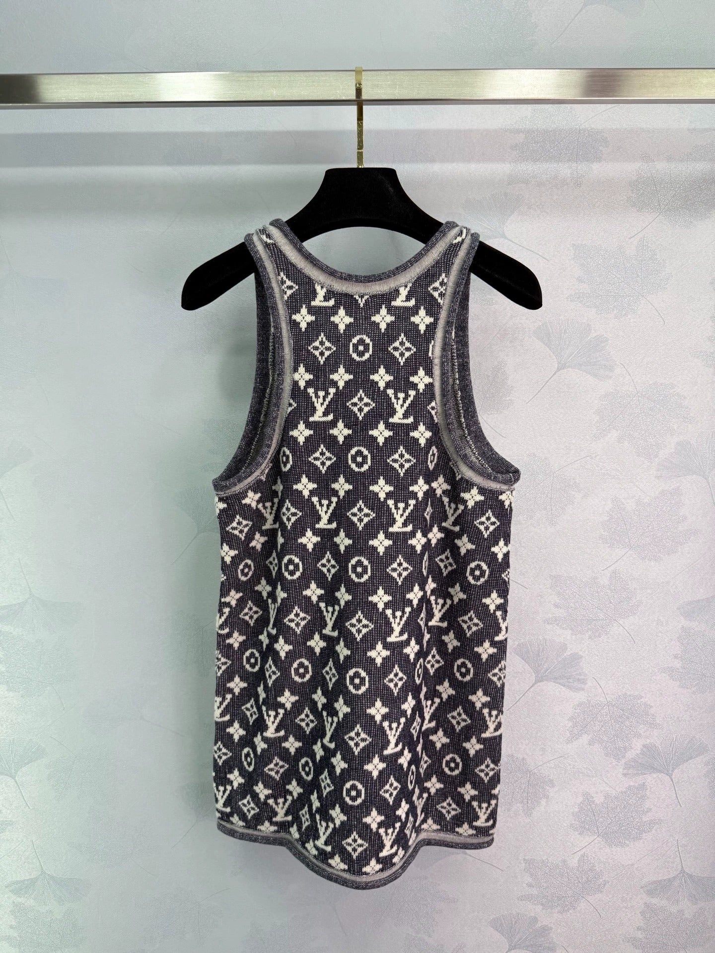 25 round neck vest