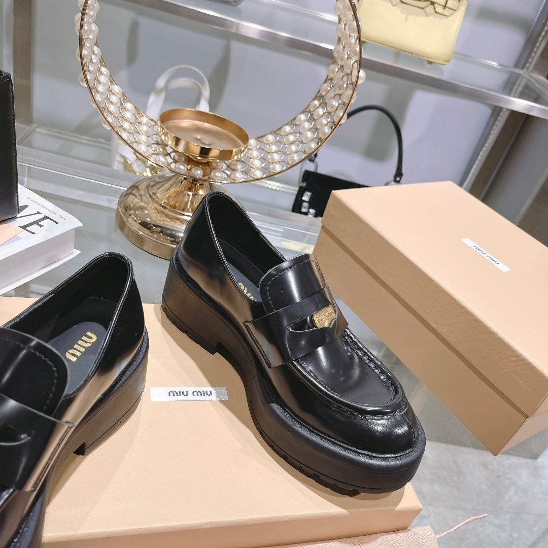 M 24 Coin-embellished platform loafers