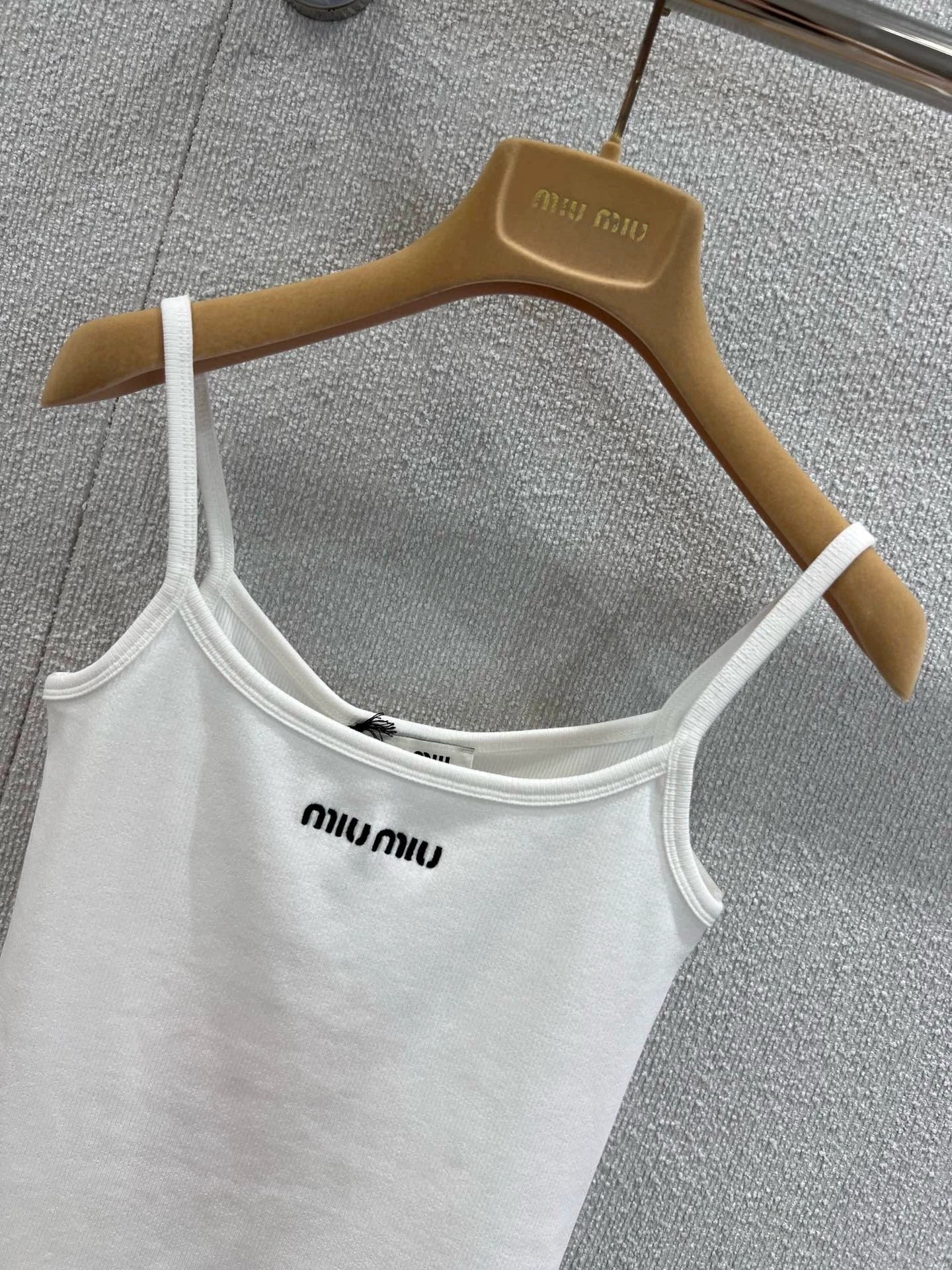 25 embroidery suspenders