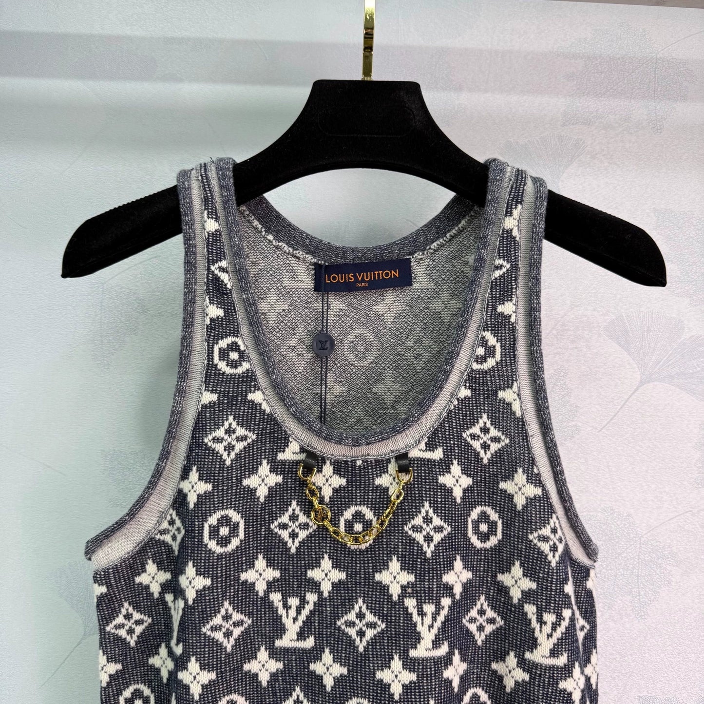 25 round neck vest