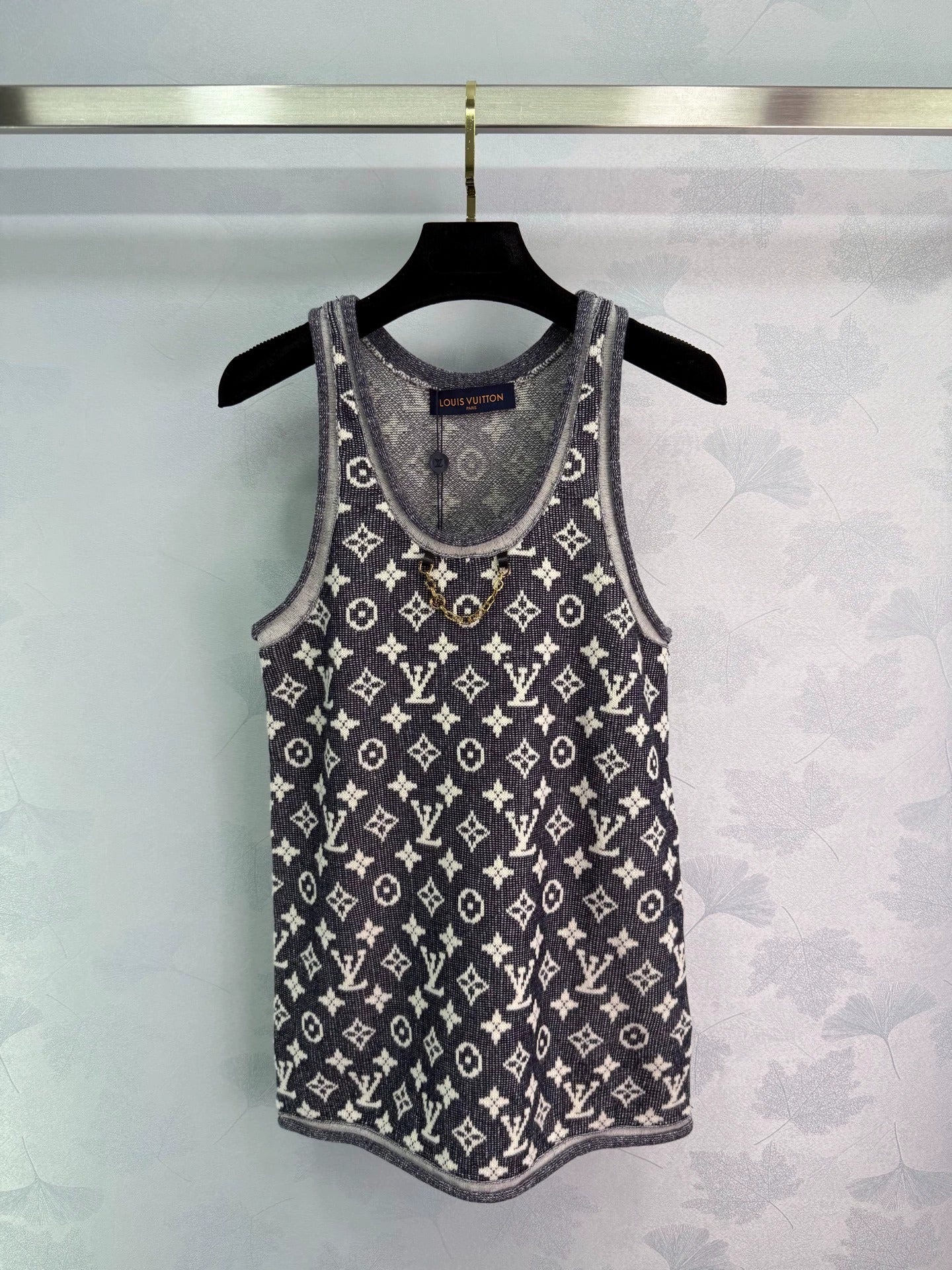 25 round neck vest