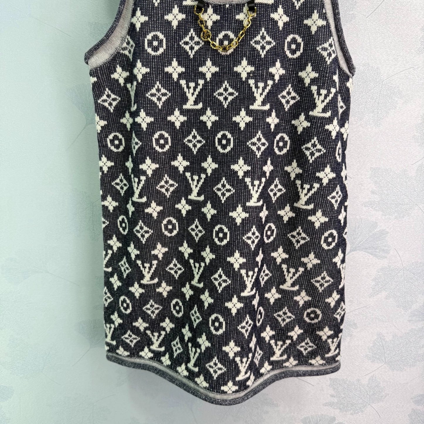 25 round neck vest