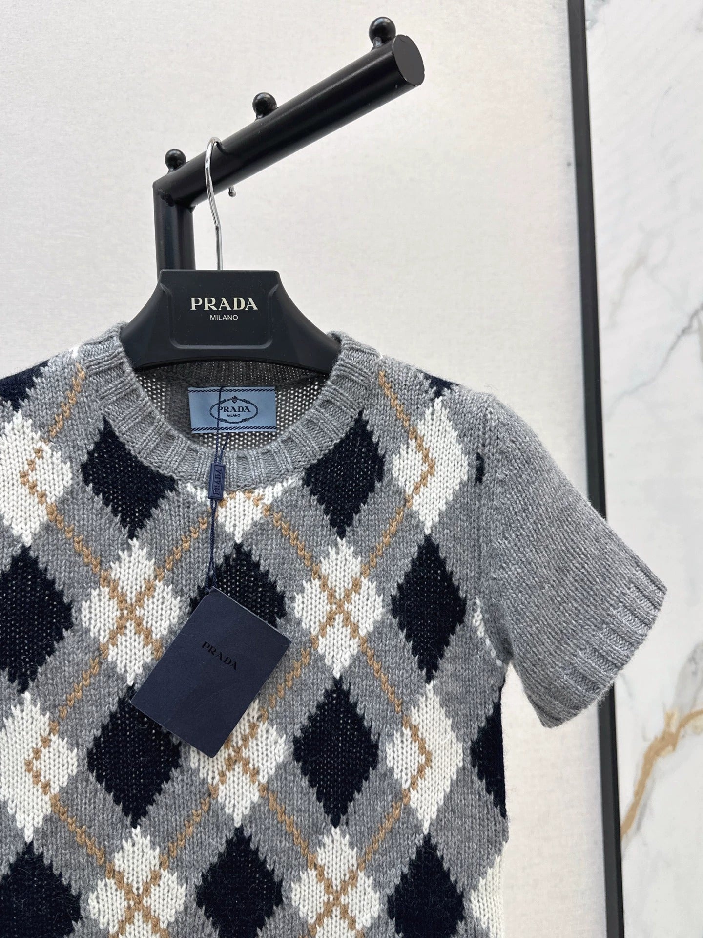 25 short-sleeved sweater