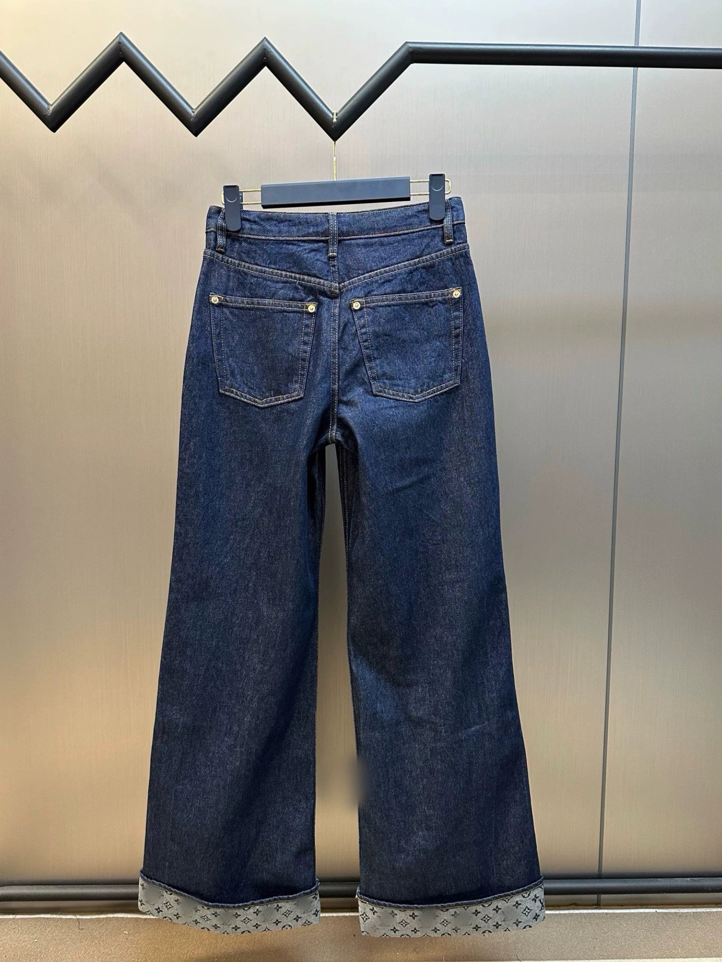 25 Cuffed jeans