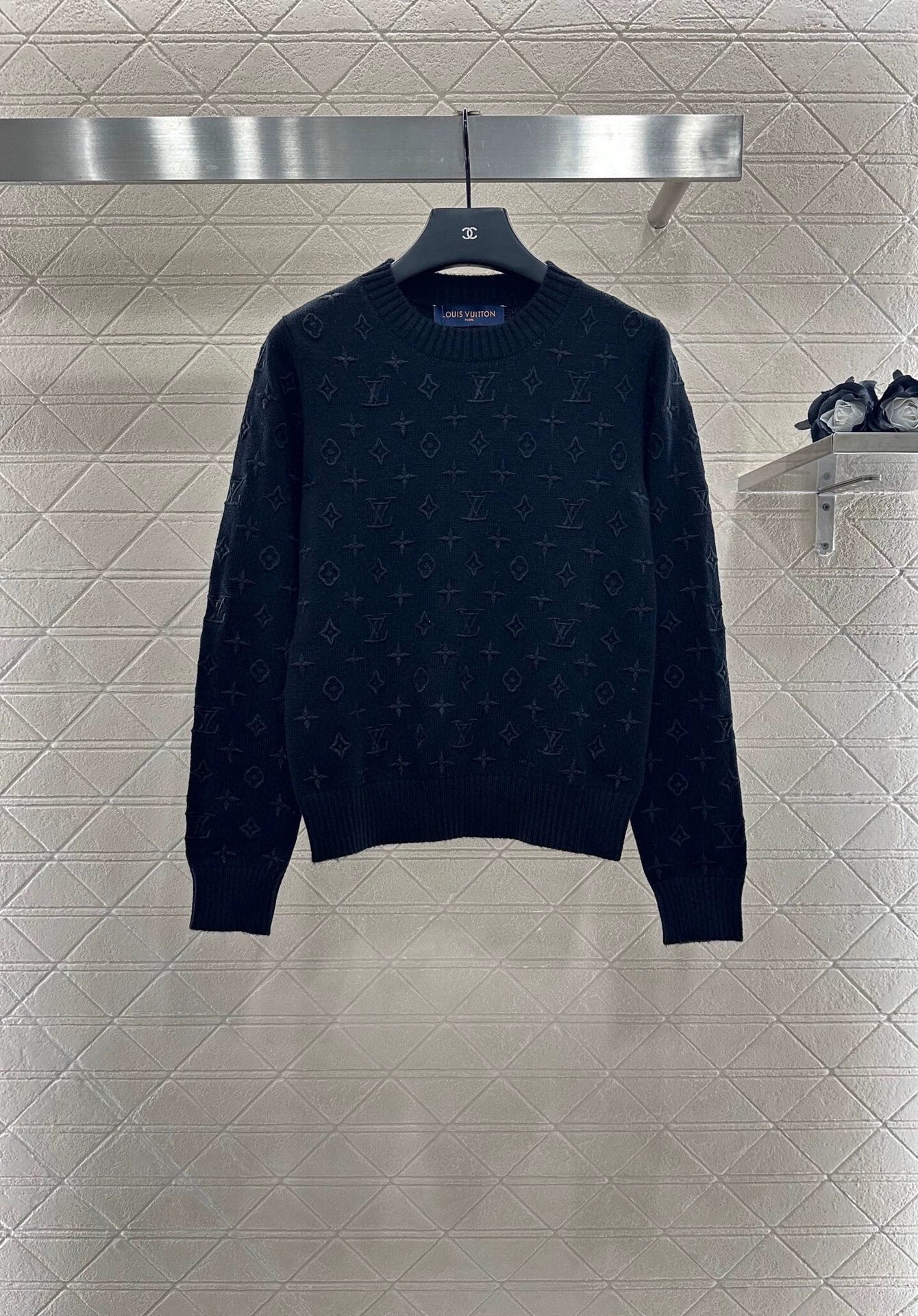 25 Embroidered jacquard sweater