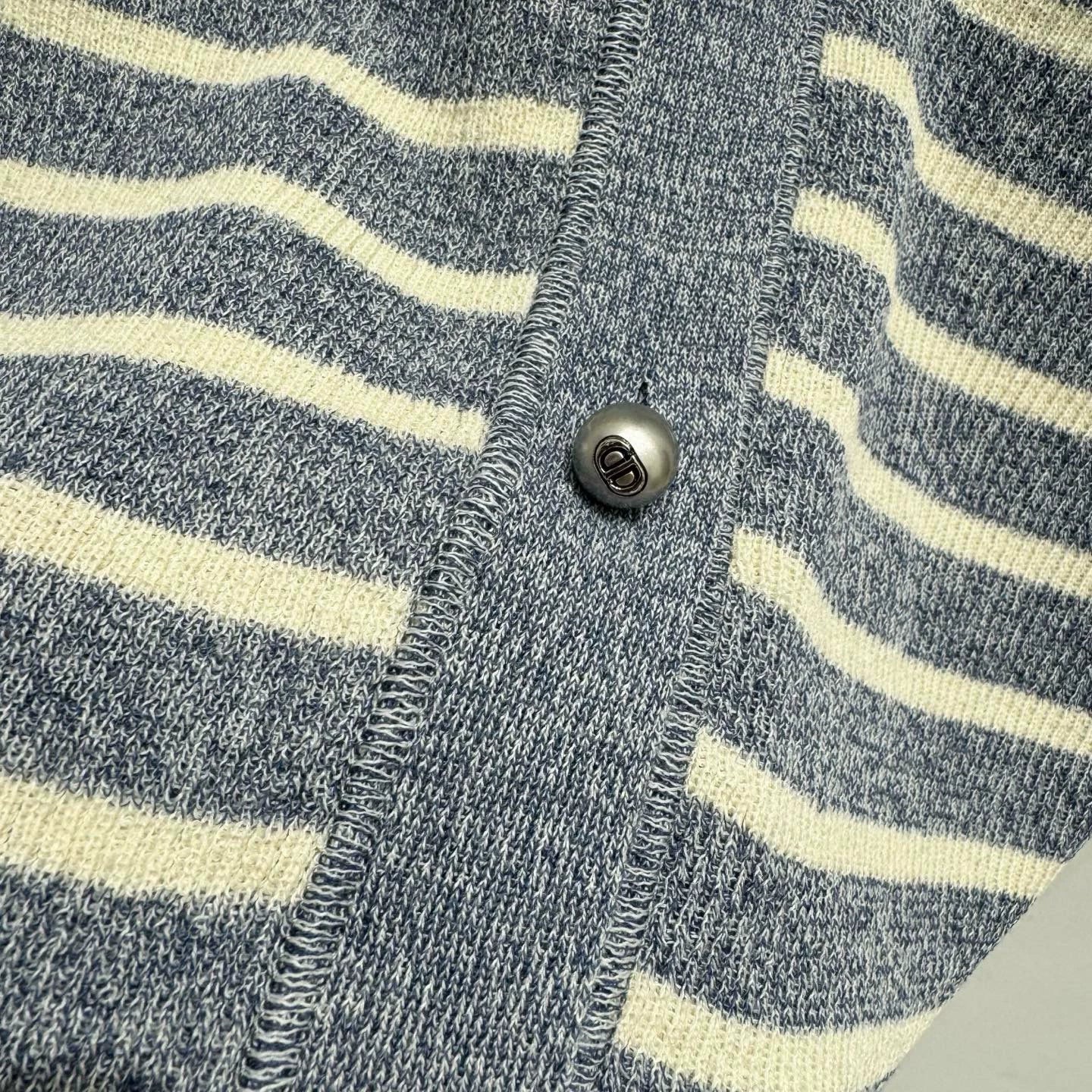 25ss round neck knitted cardigan