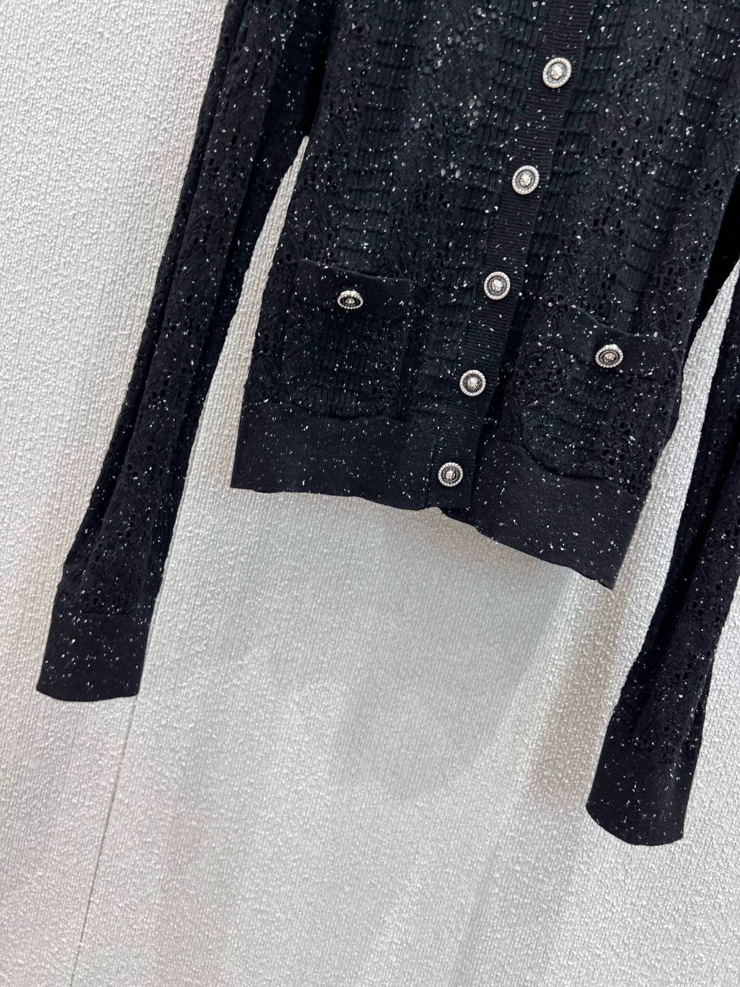 25 Openwork lace knitted cardigan