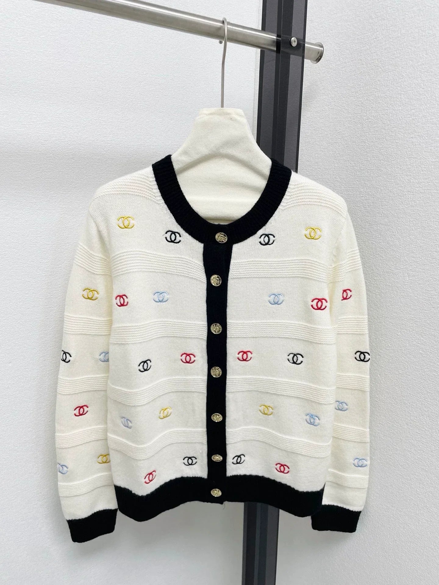 25fw Colorful Embroidered Knitted Cardigan