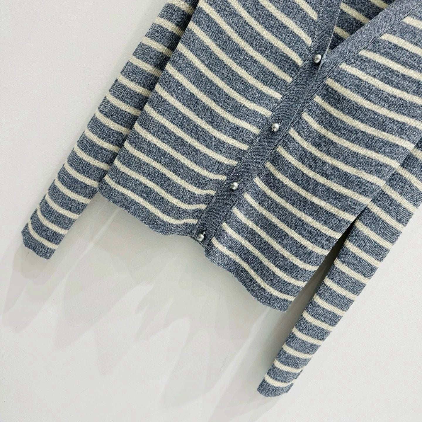 25ss round neck knitted cardigan