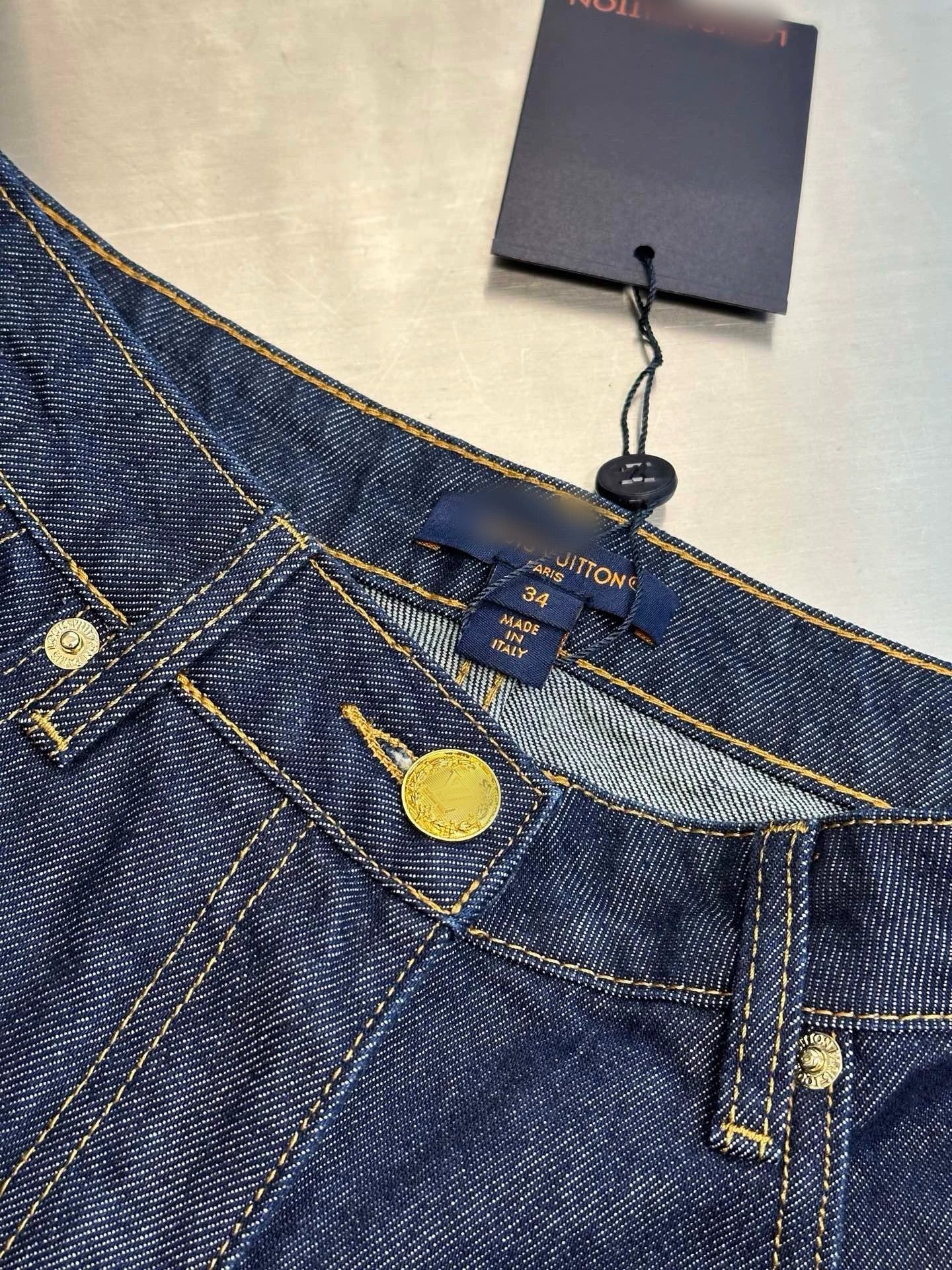 25 Cuffed jeans
