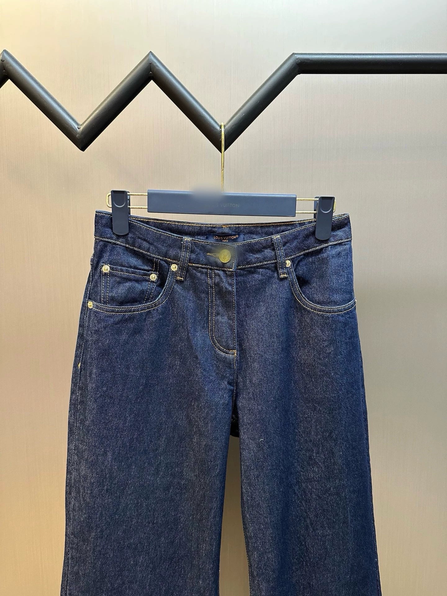 25 Cuffed jeans