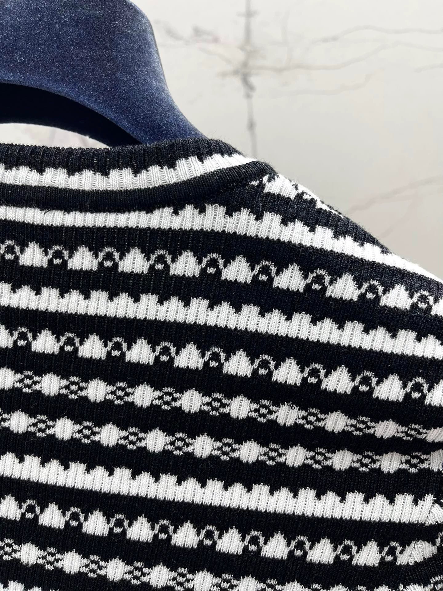 25 Summer new black and white striped knitted short sleeves