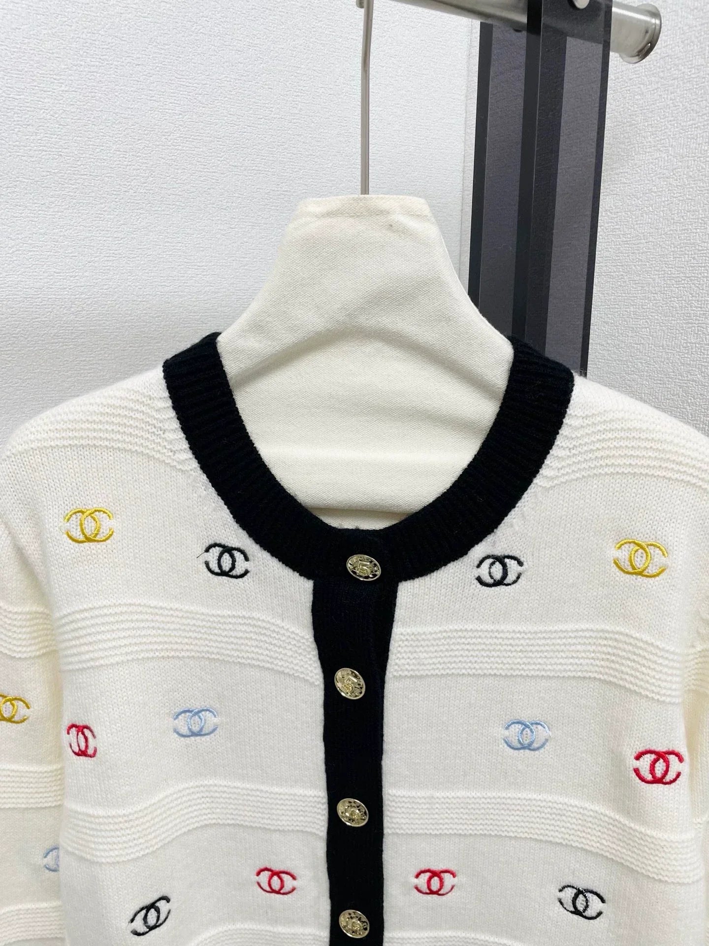 25fw Colorful Embroidered Knitted Cardigan