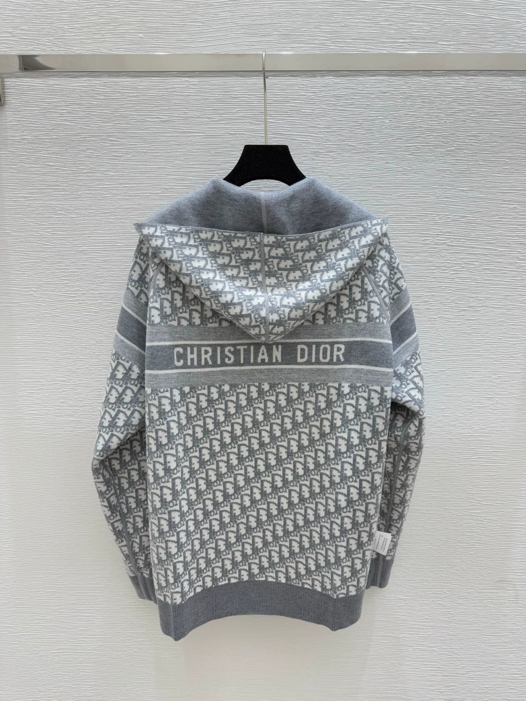 Hooded reversible knitted jacket