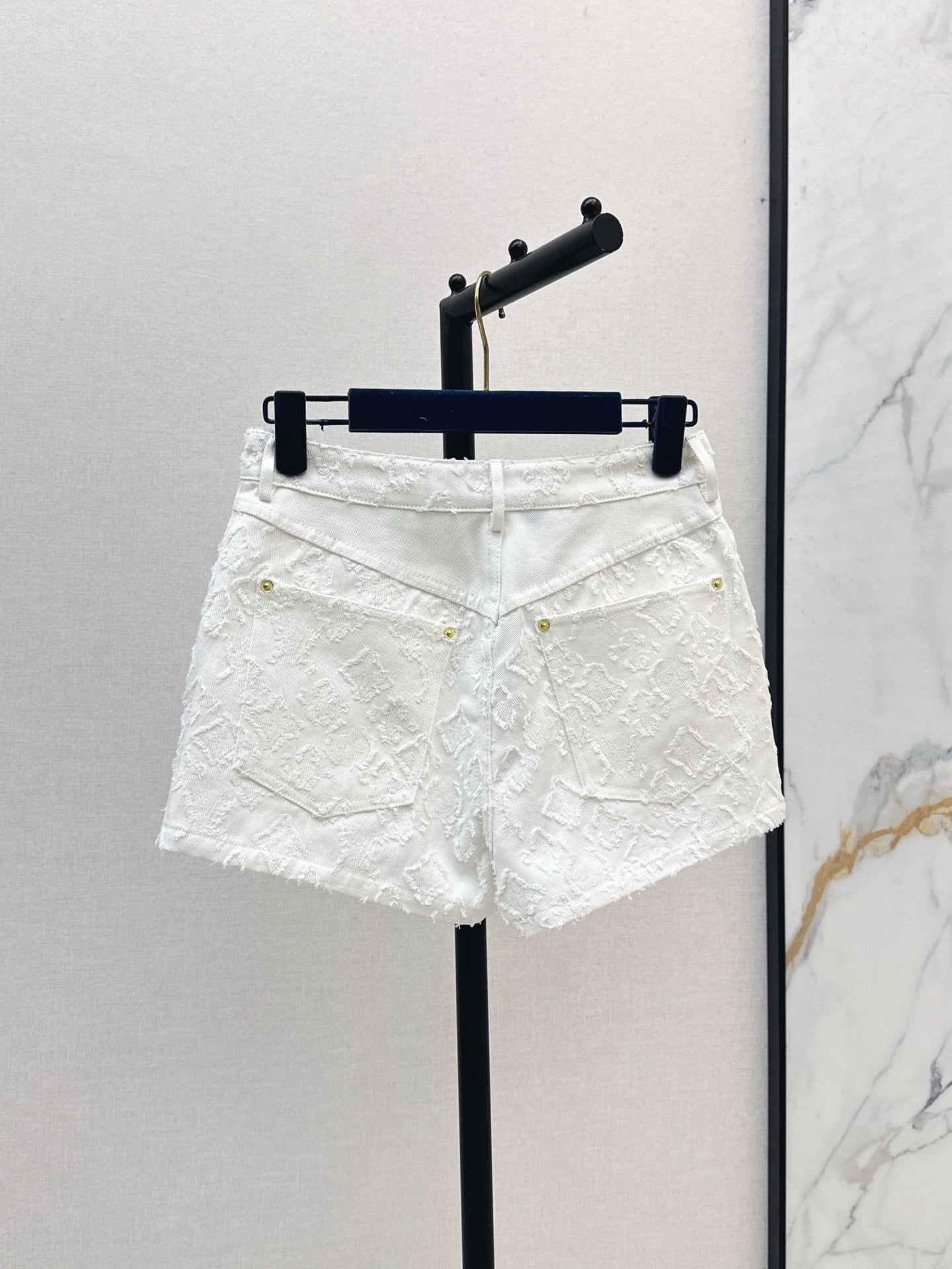 25 Summer new high waist denim shorts