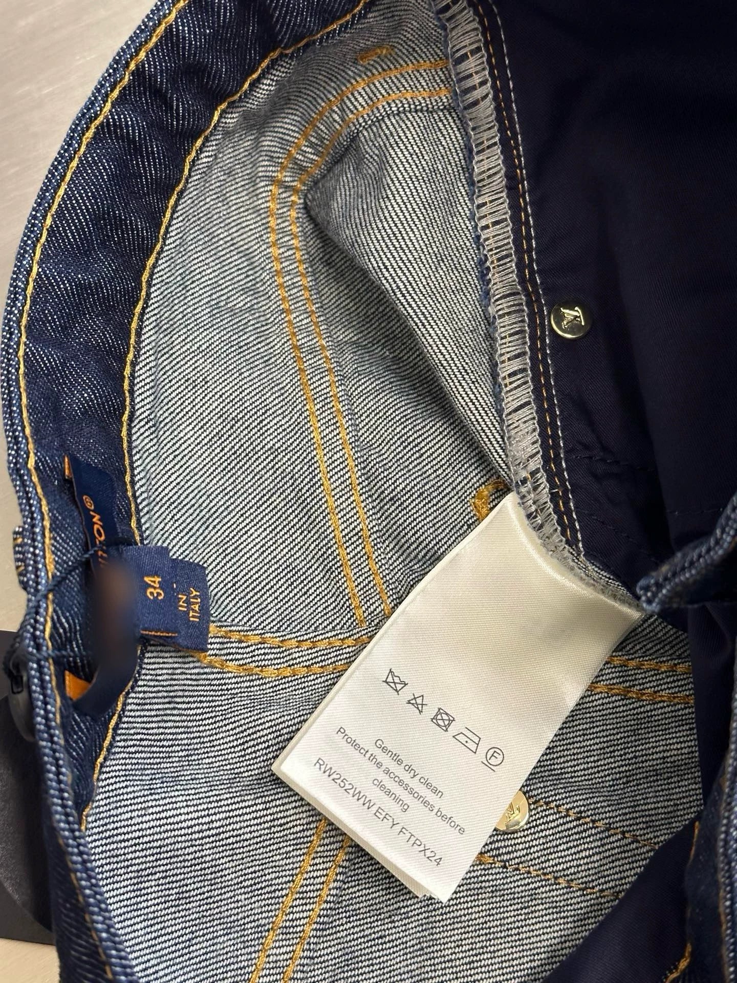 25 Cuffed jeans