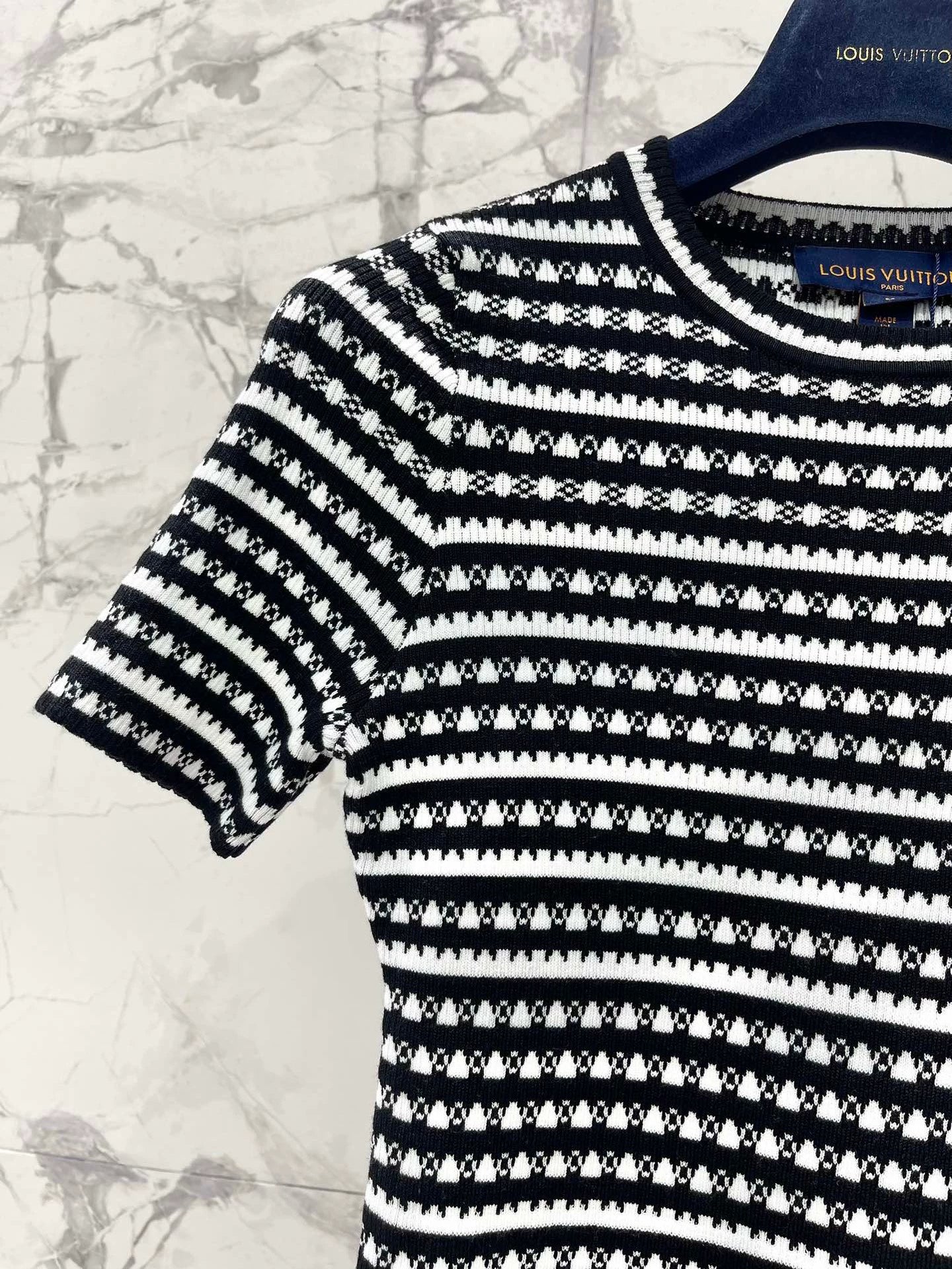 25 Summer new black and white striped knitted short sleeves