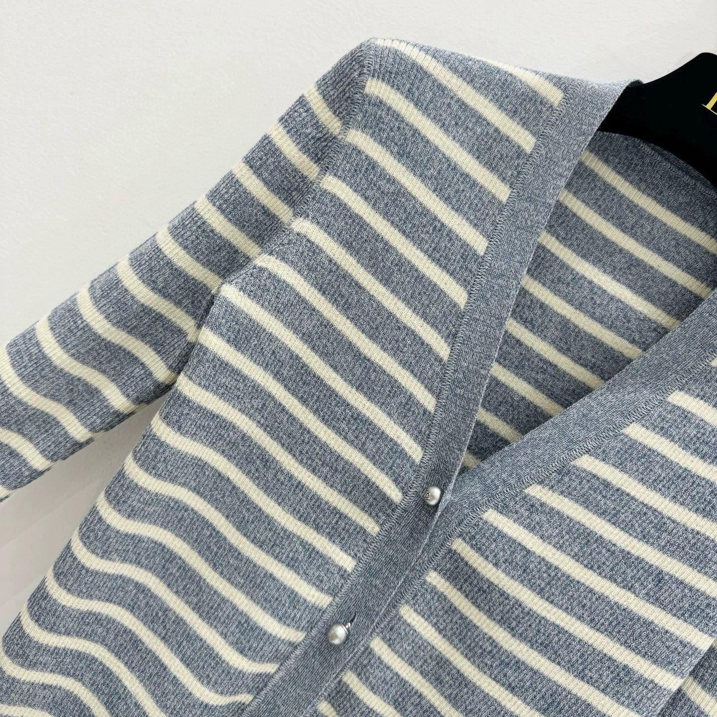 25ss round neck knitted cardigan