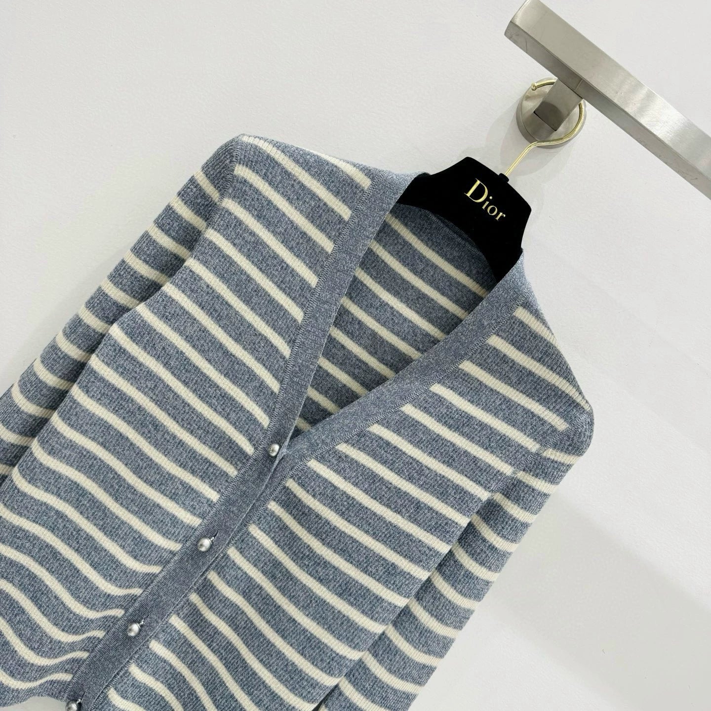 25ss round neck knitted cardigan