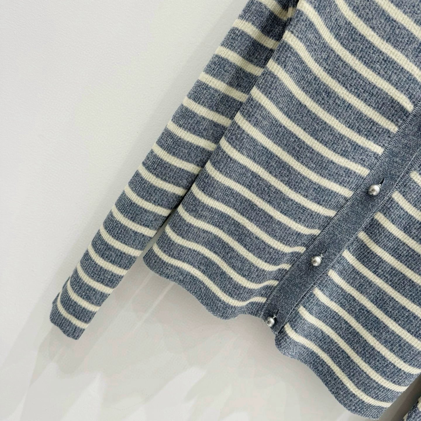 25ss round neck knitted cardigan