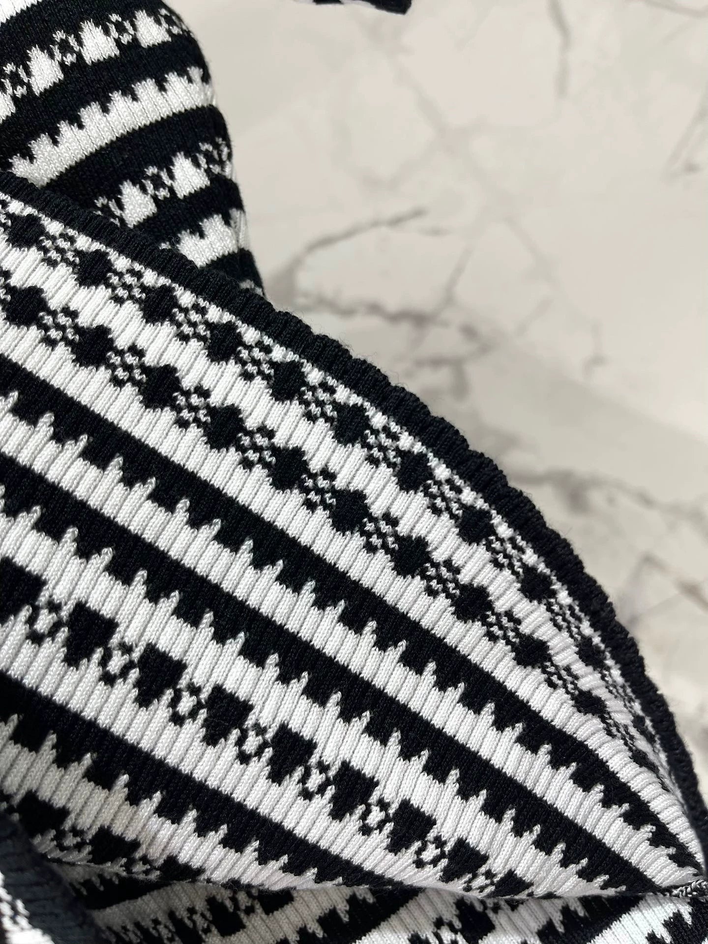 25 Summer new black and white striped knitted short sleeves