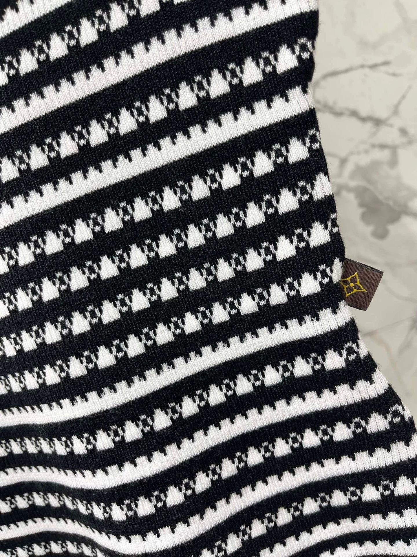 25 Summer new black and white striped knitted short sleeves