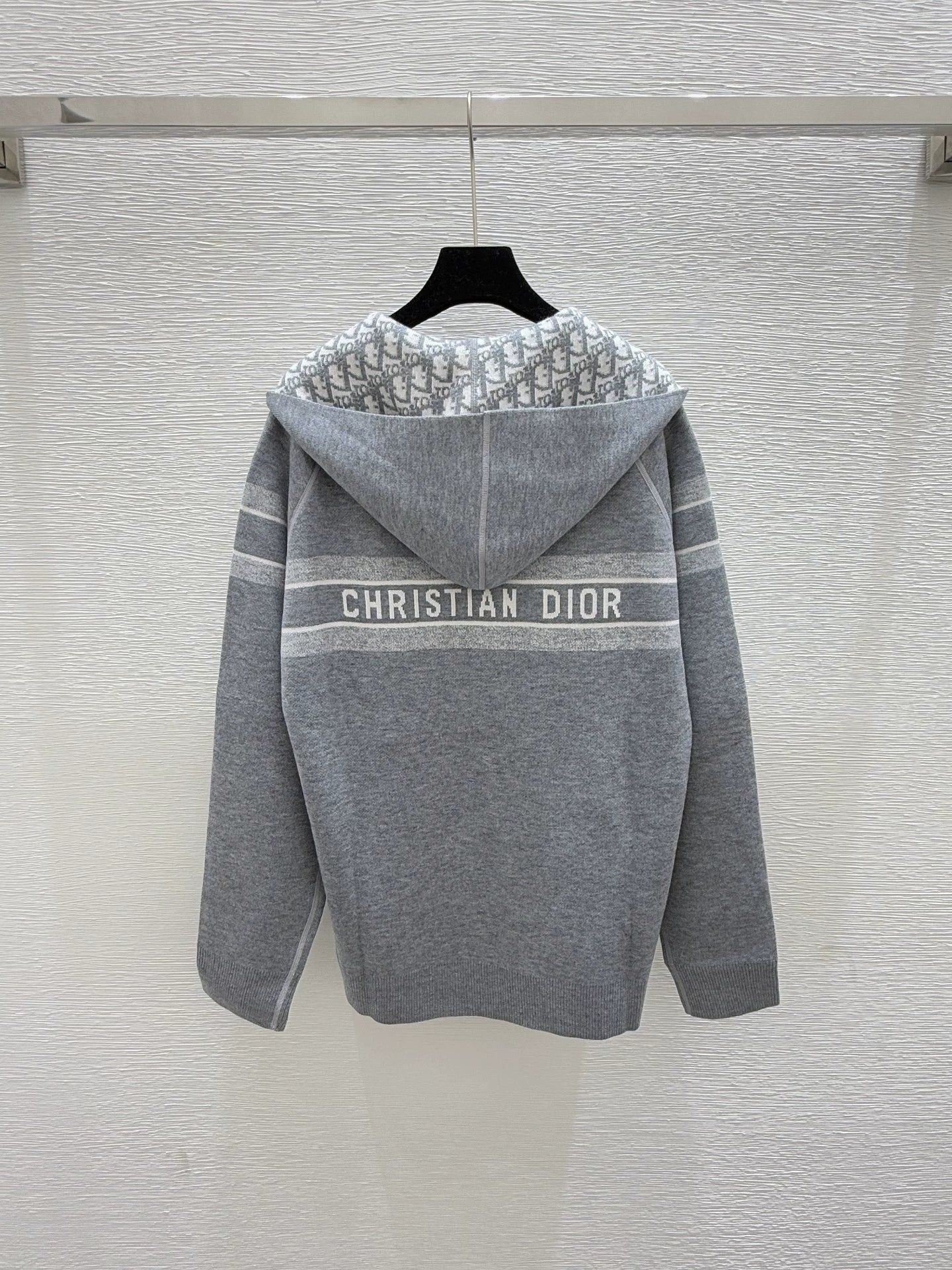 Hooded reversible knitted jacket