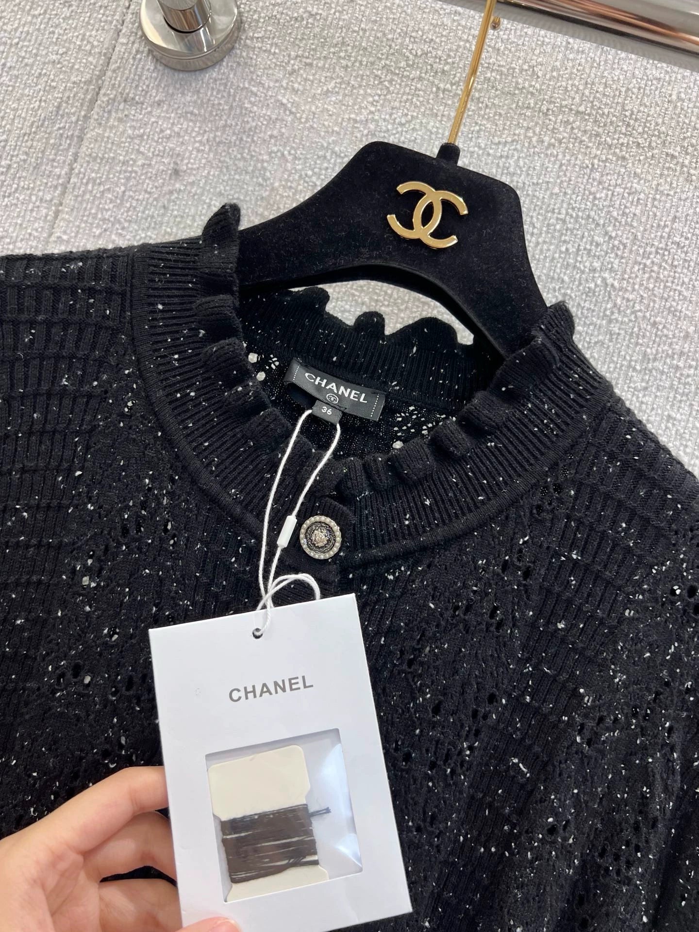 25 Openwork lace knitted cardigan
