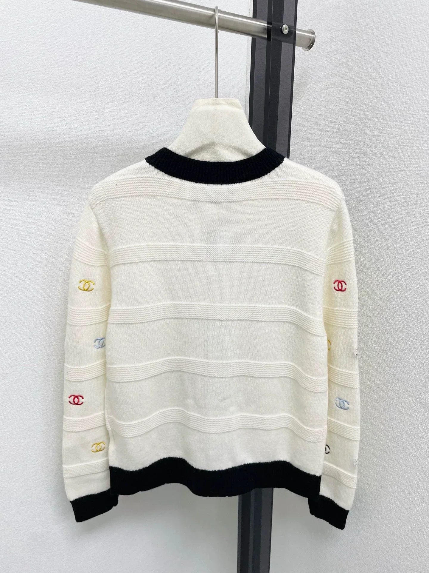 25fw Colorful Embroidered Knitted Cardigan