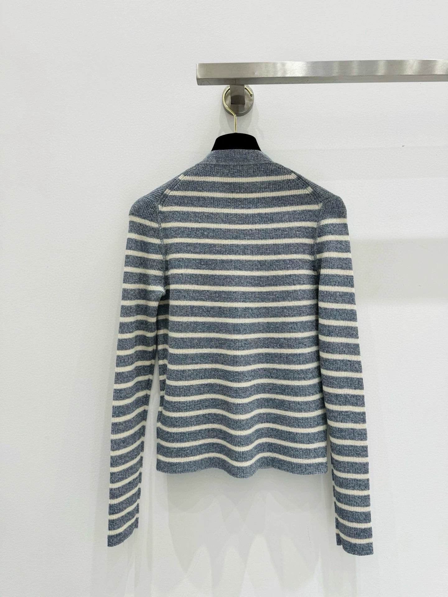 25ss round neck knitted cardigan