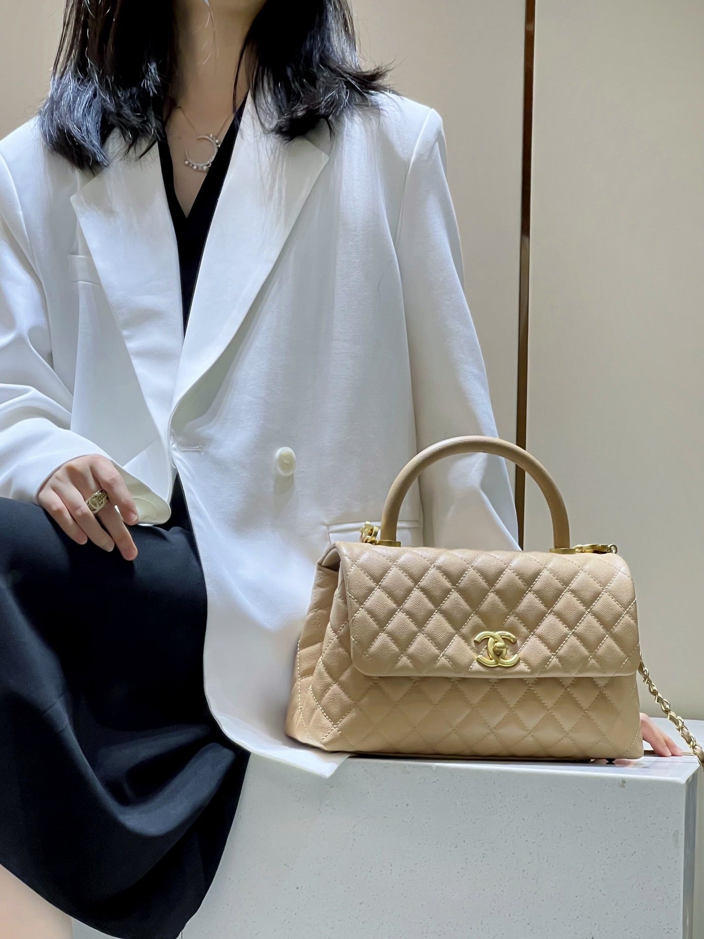 LARGE FLAP BAG WITH TOP HANDLE 29 Small Grained Calfskin Light Teas