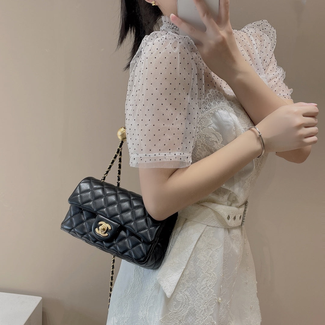CF20 Golden Globe CLASSIC HANDBAG Lambskin Rose Red