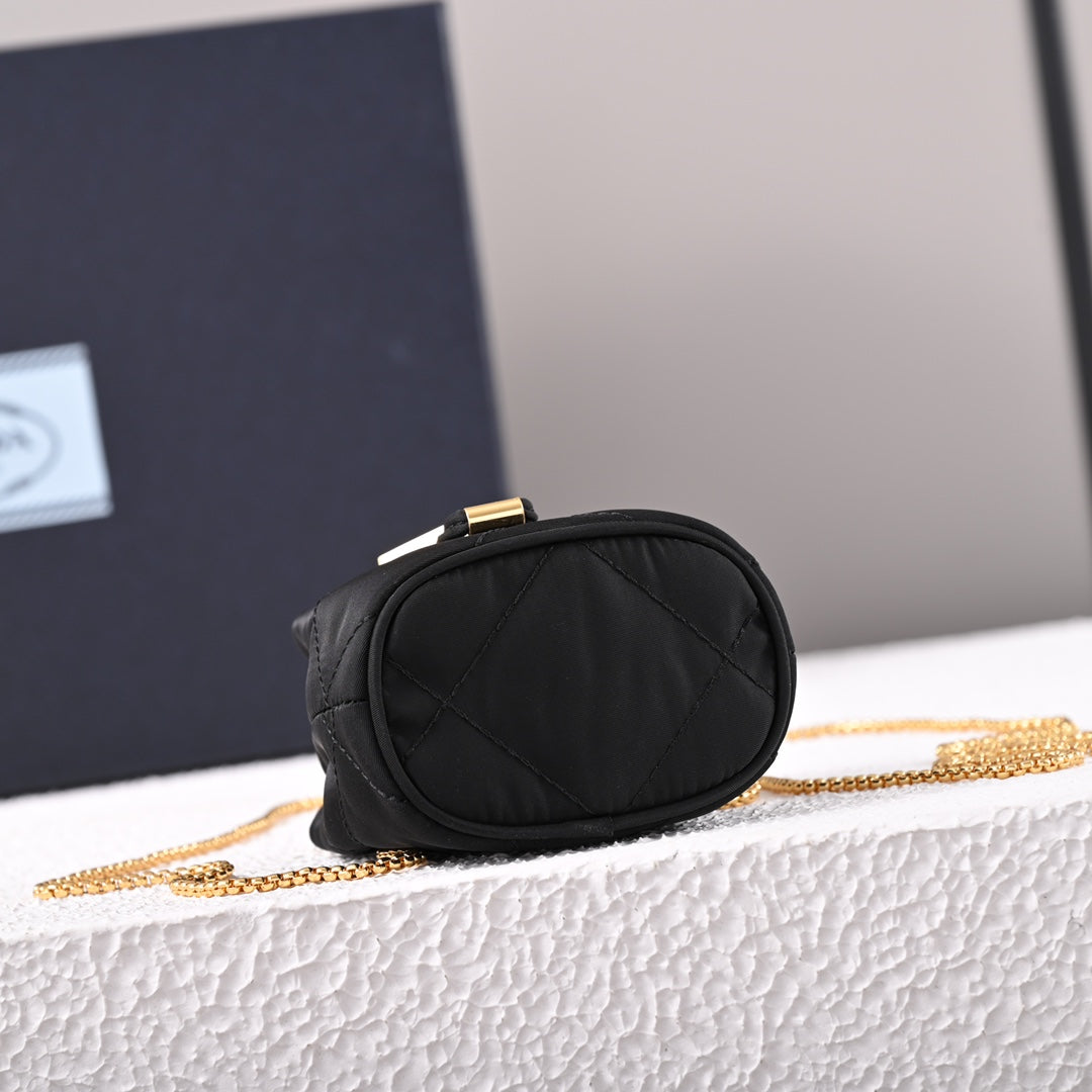 Re-Nylon mini-pouch