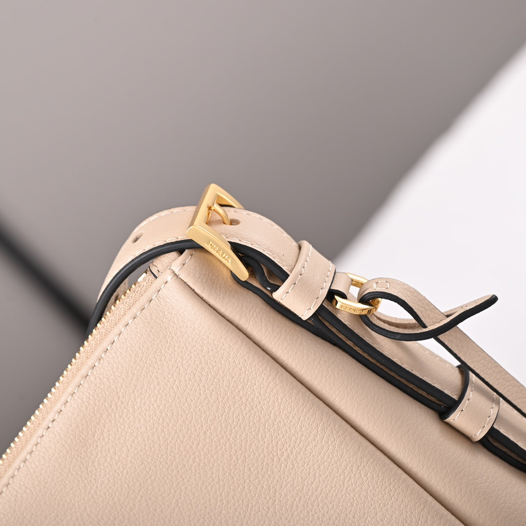 Aimée large leather shoulder bag