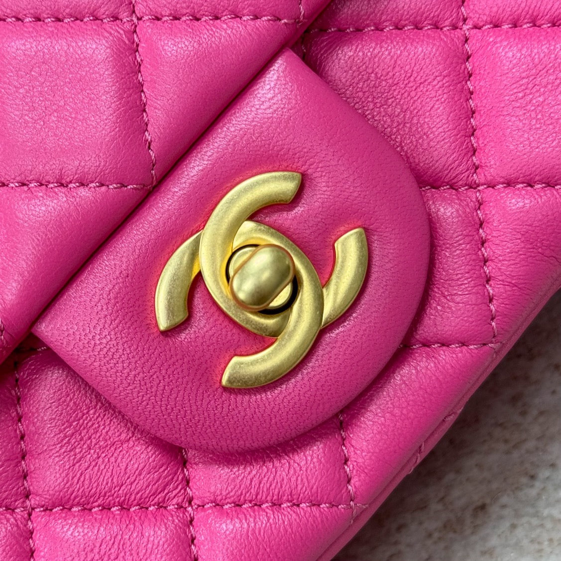 CF20 Golden Globe CLASSIC HANDBAG Lambskin Rose Red