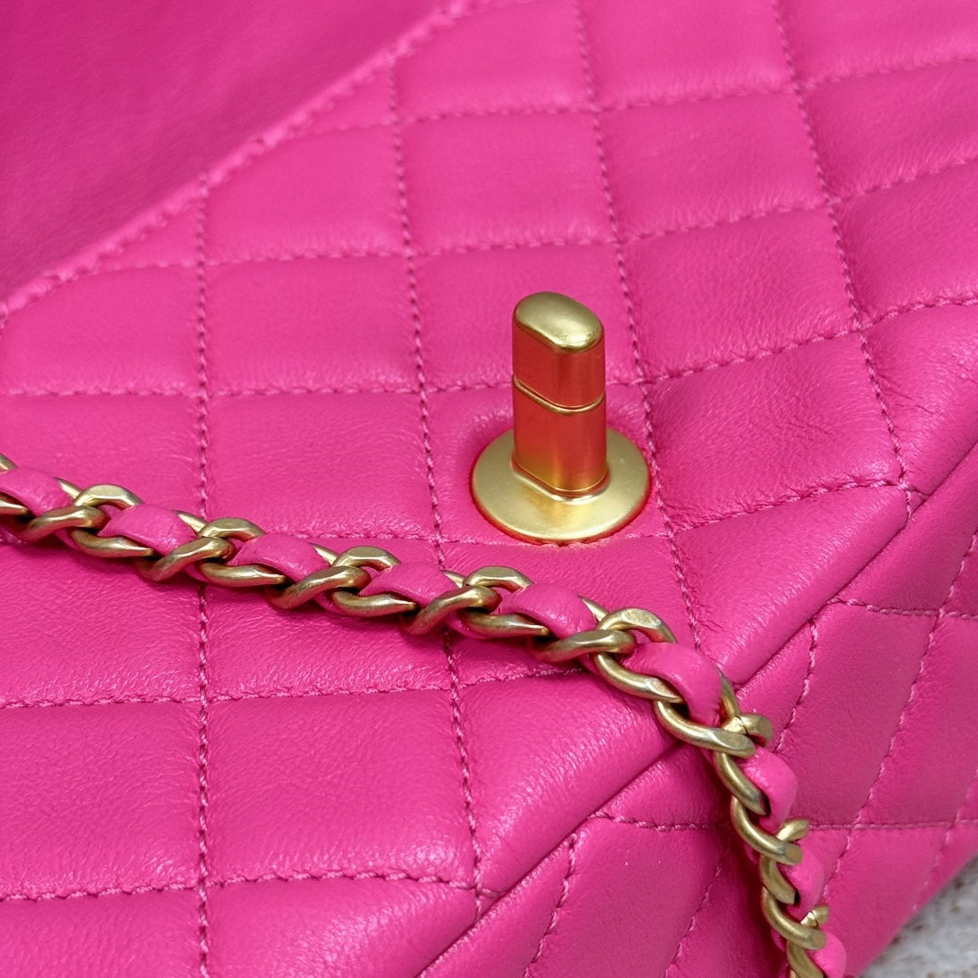 CF20 Golden Globe CLASSIC HANDBAG Lambskin Rose Red