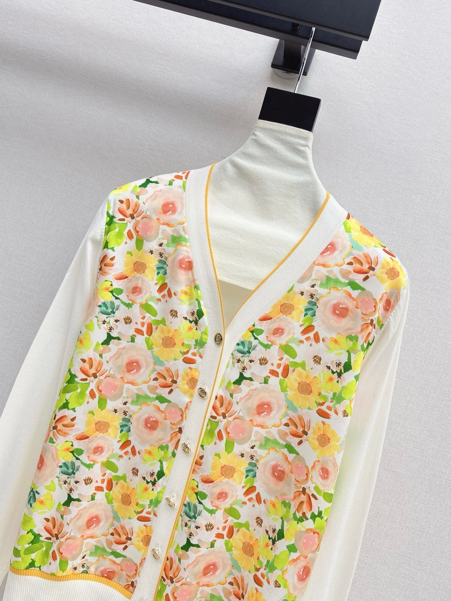 25ss knitted cardigan