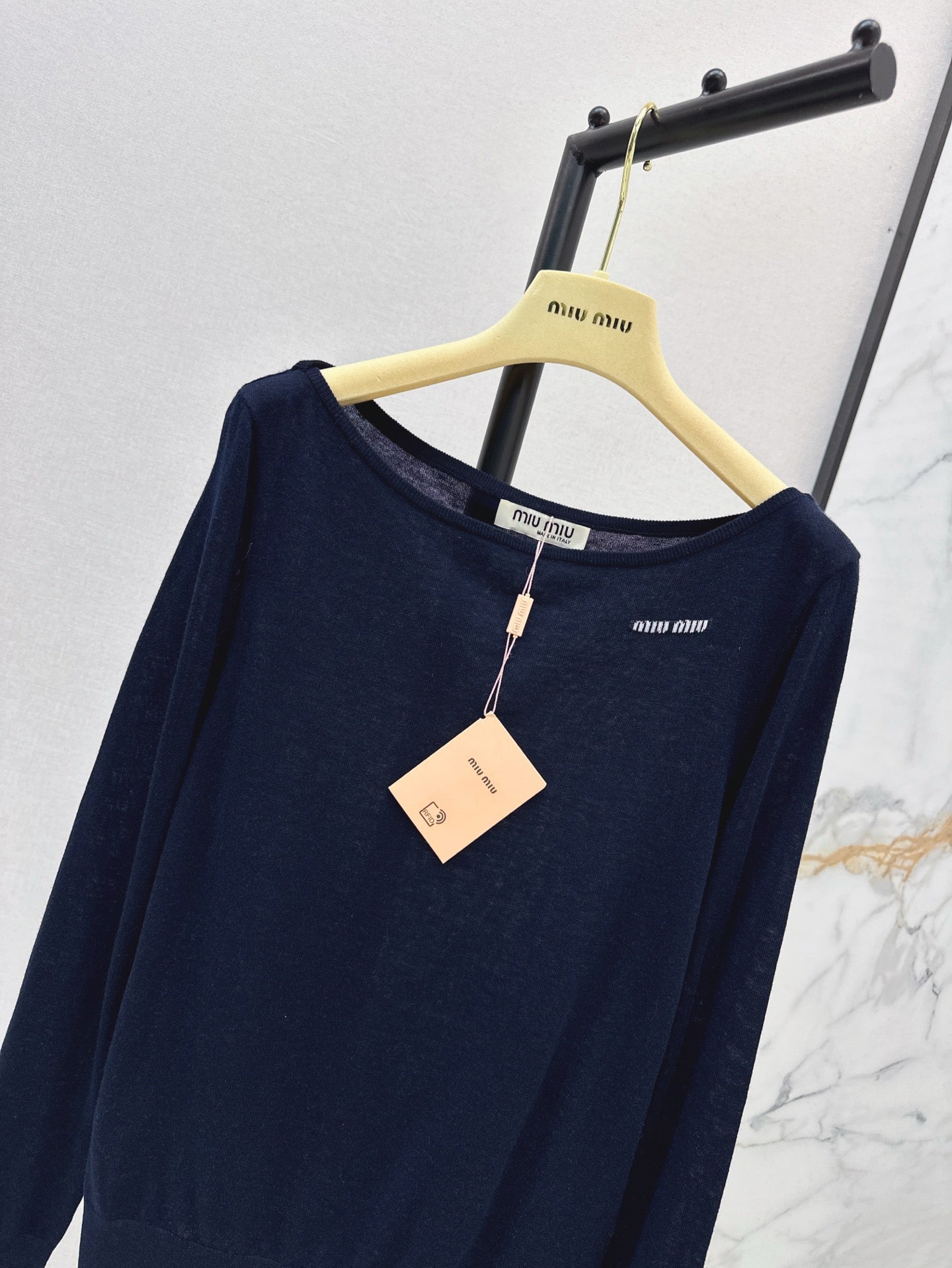m 25ss off neck sweater