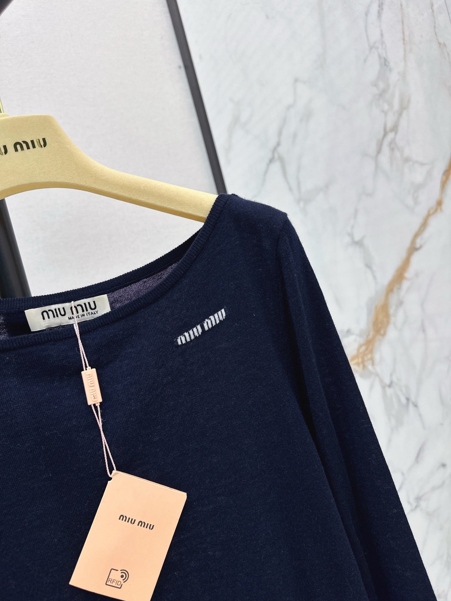 m 25ss off neck sweater