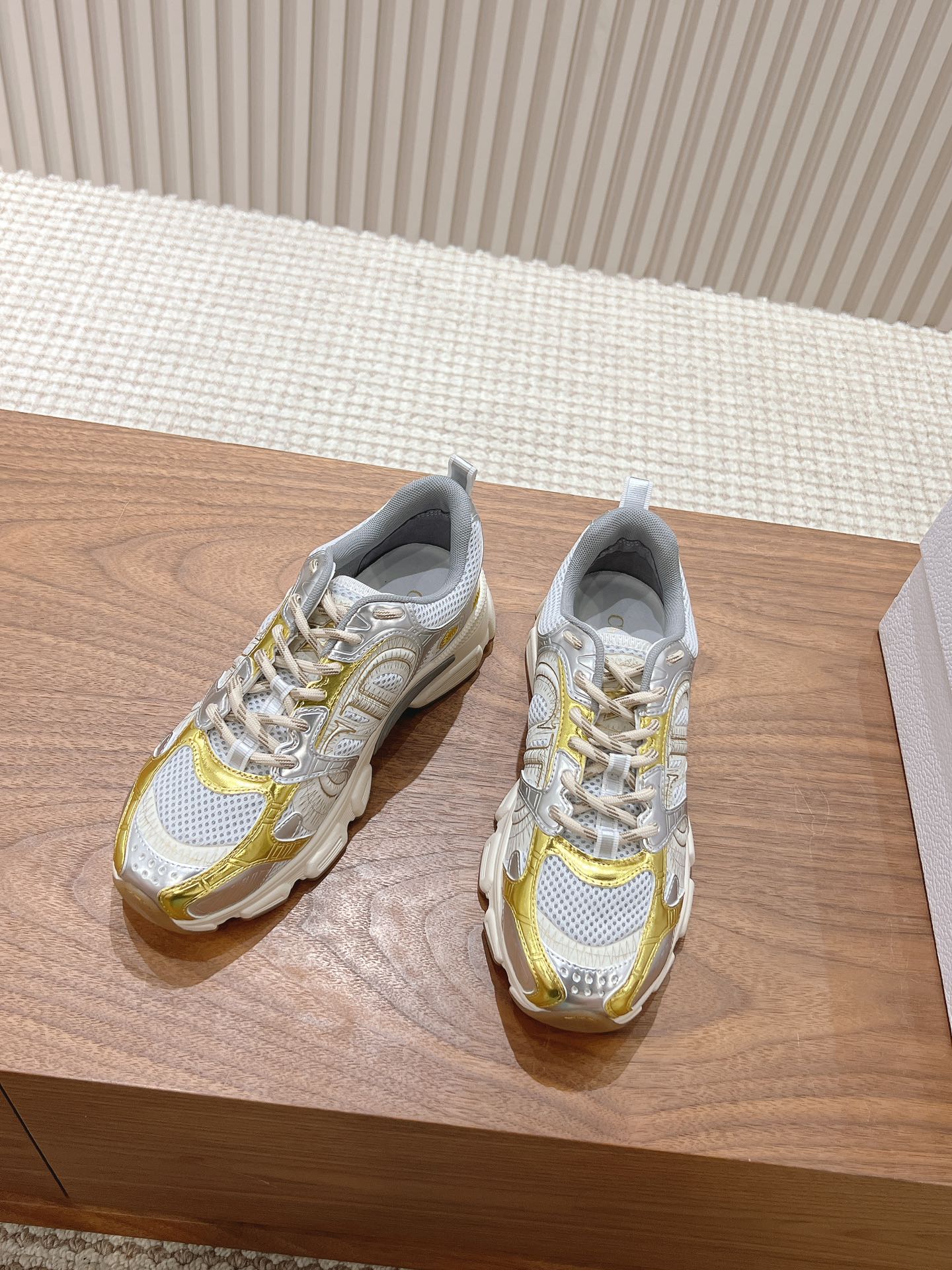 D chrono sneaker