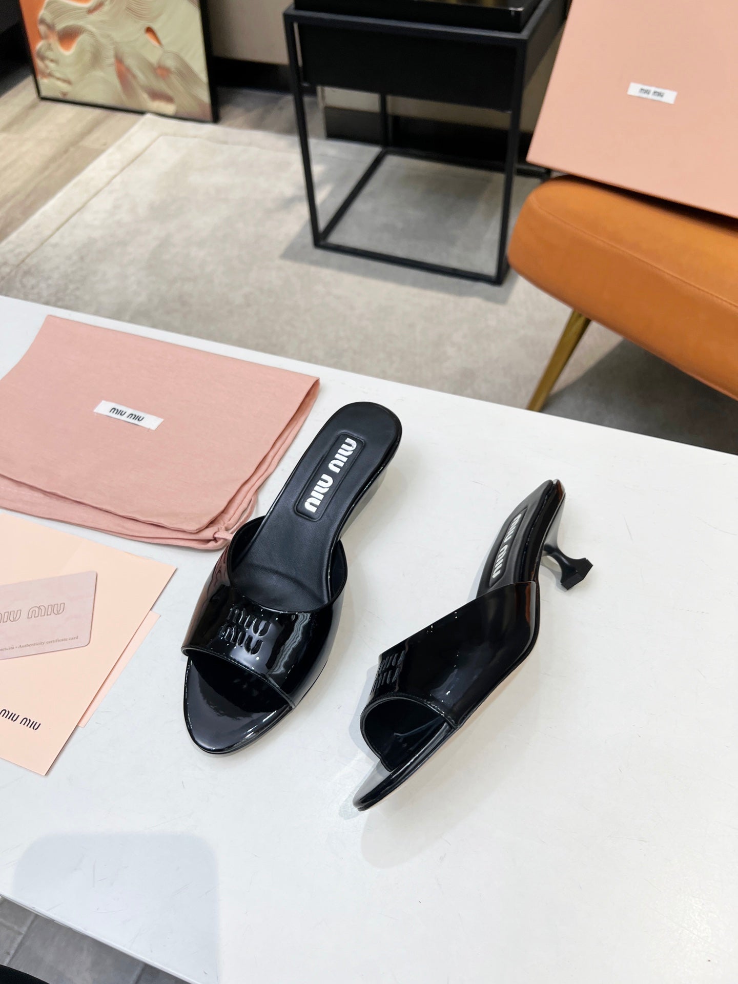 MI leather slippers