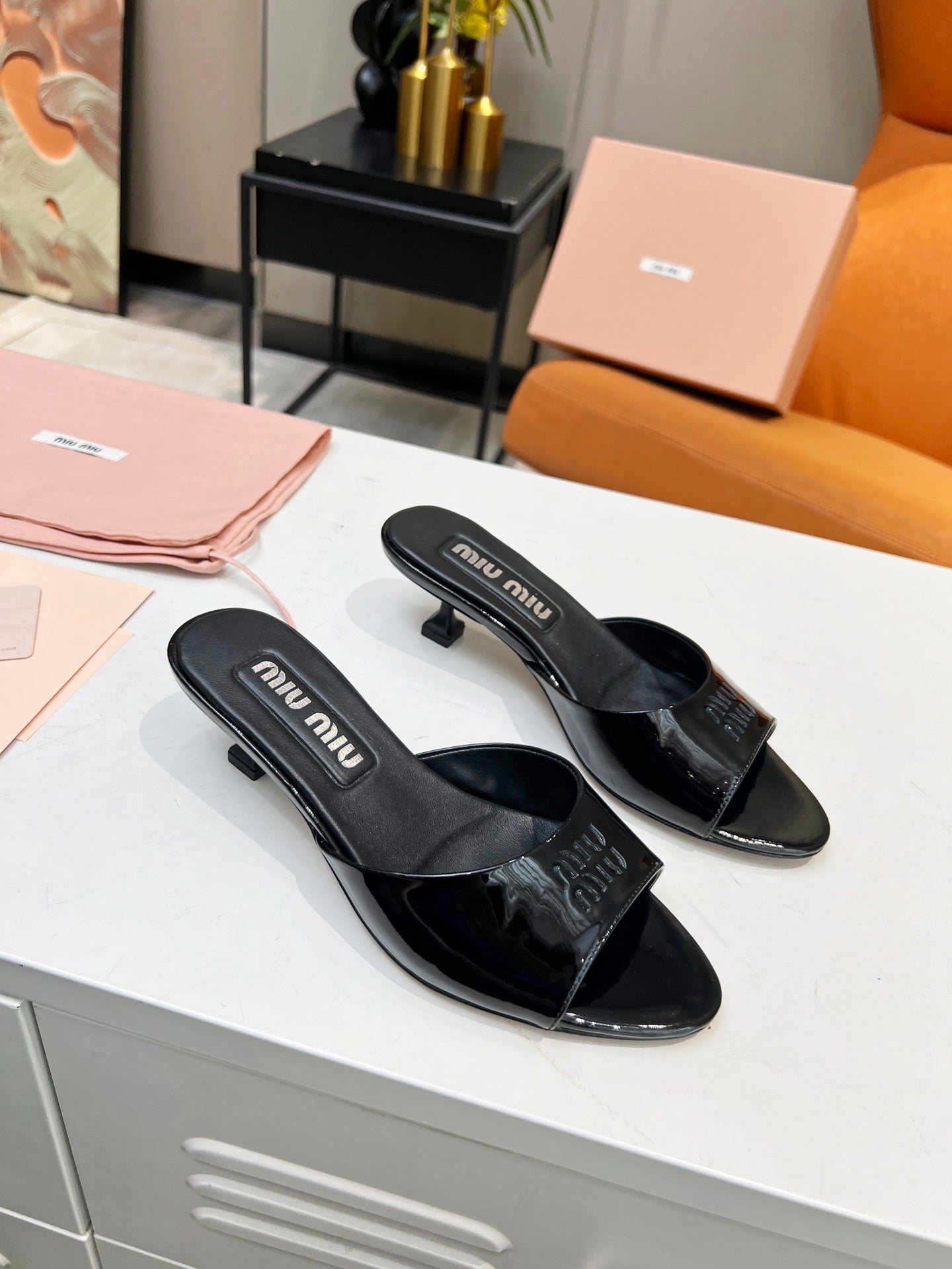MI leather slippers